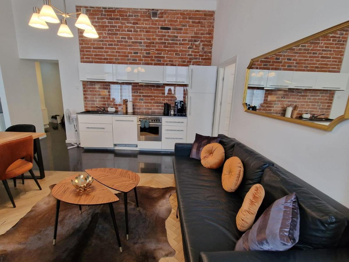 Golden Pearl - Main Square, 100 Sqm, 4 Apartament *