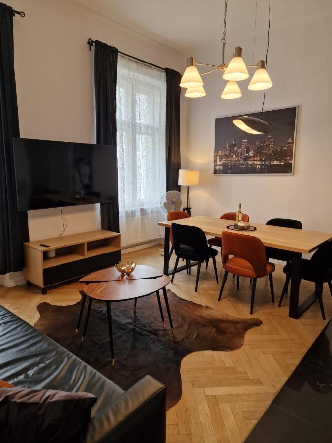 Golden Pearl - Main Square, 100 Sqm, 4 Apartament *