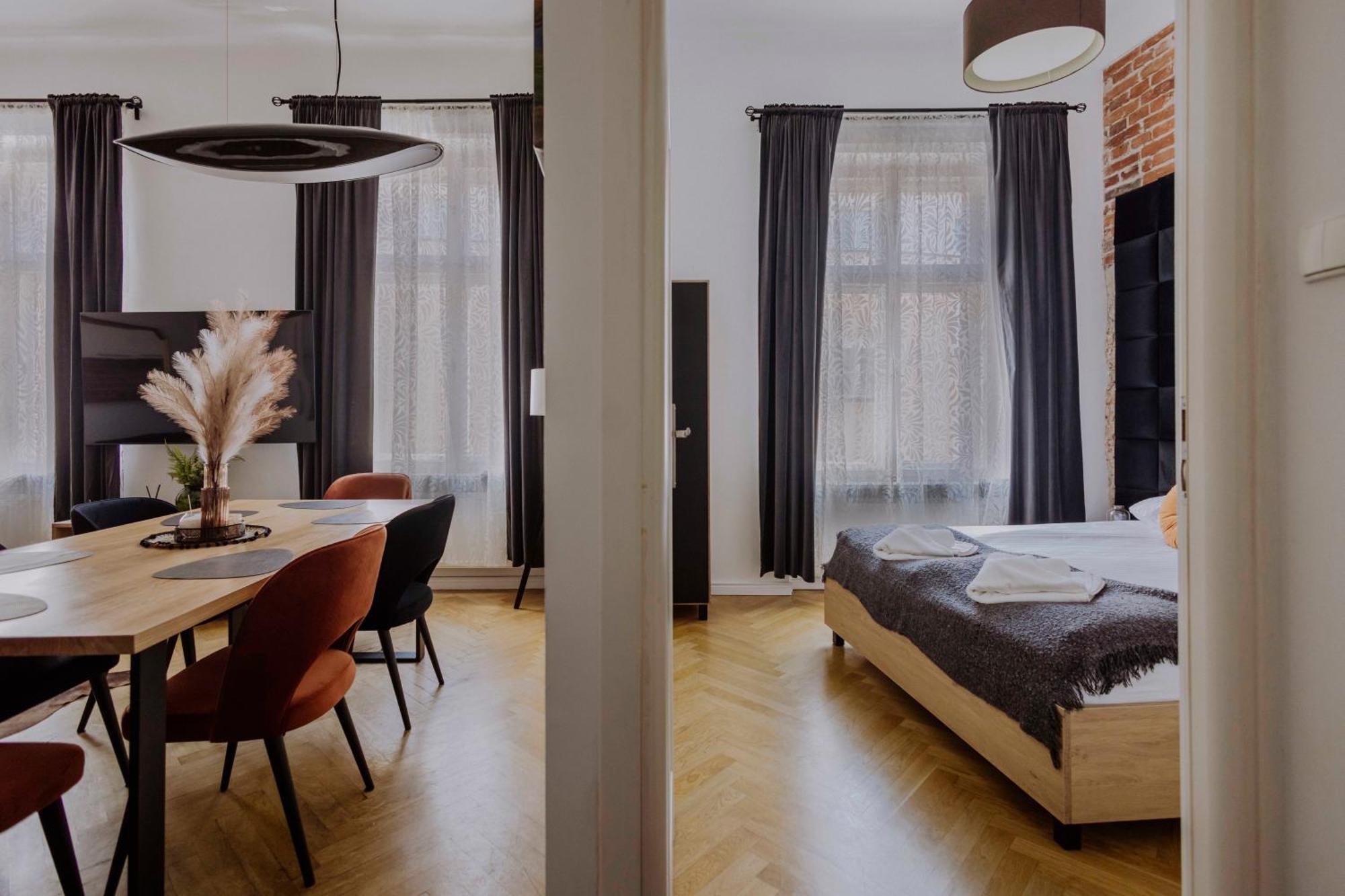 Golden Pearl - Main Square, 100 Sqm, 4 Apartament *