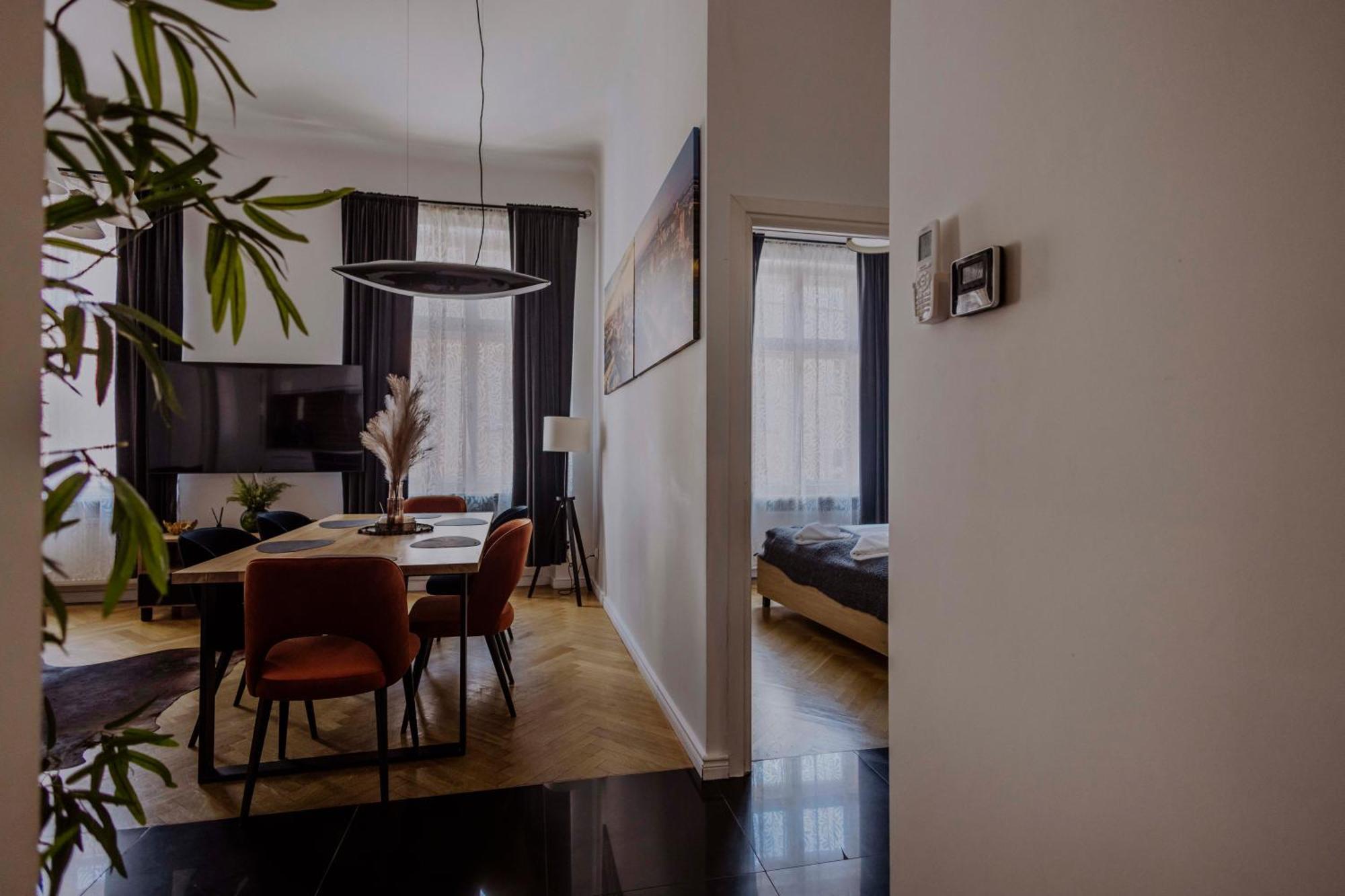 Golden Pearl - Main Square, 100 Sqm, 4 Apartament
