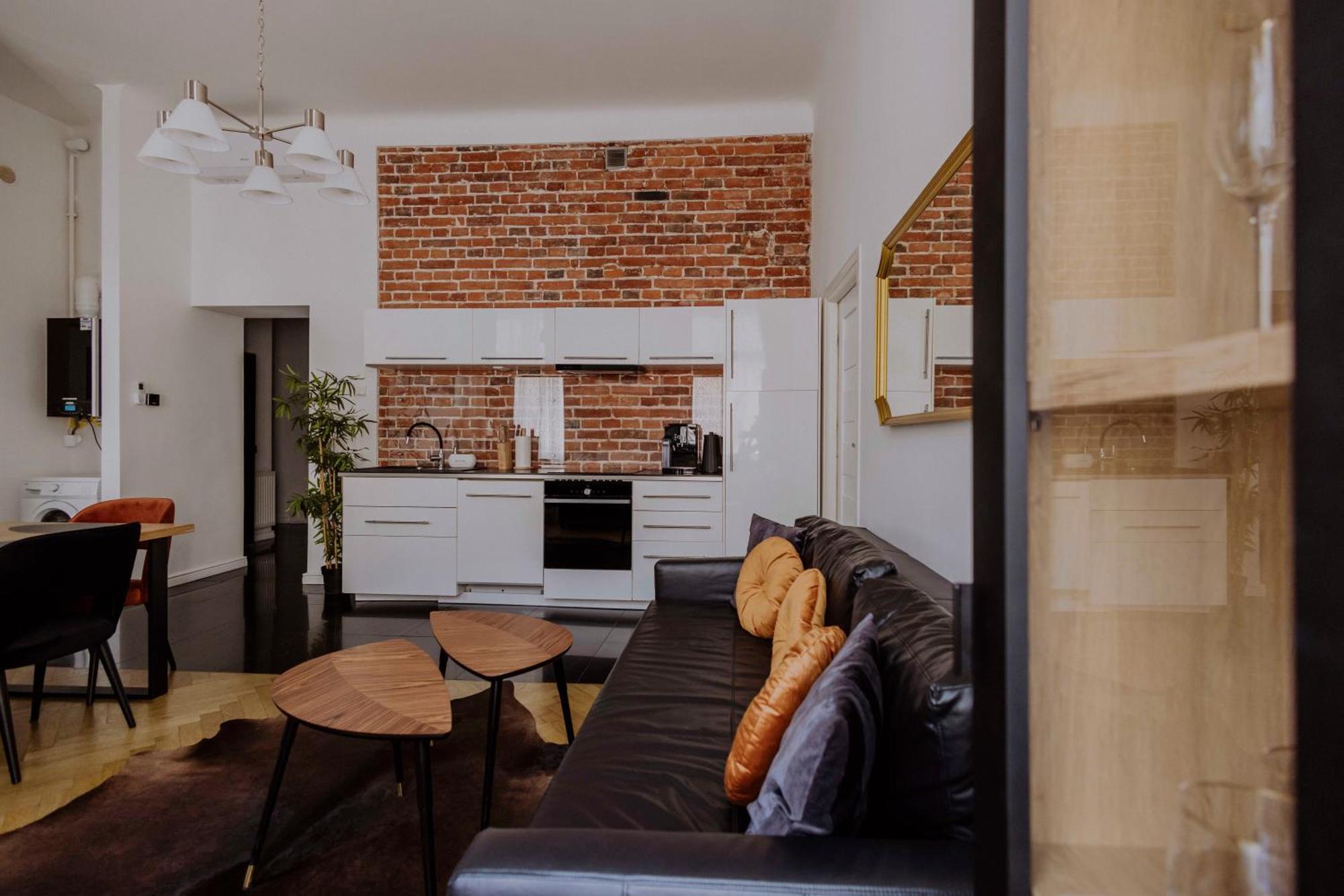 Golden Pearl - Main Square, 100 Sqm, 4 Apartament *
