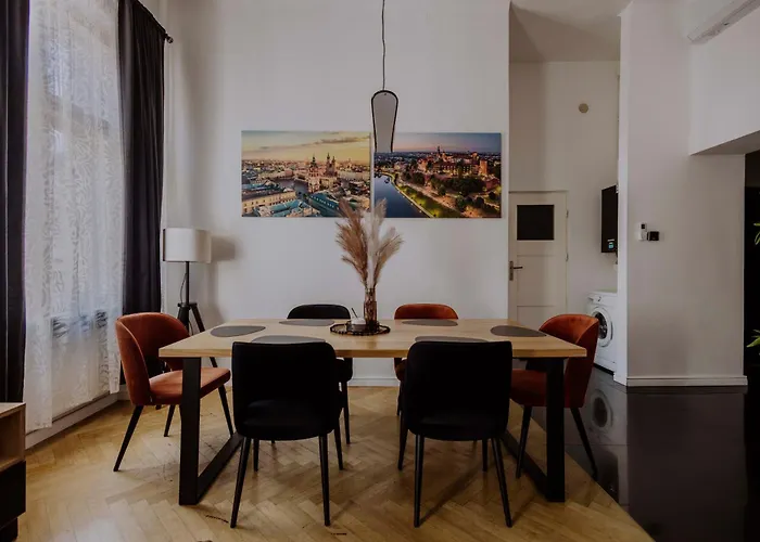 Golden Pearl - Main Square, 100 Sqm, 4 Rooms